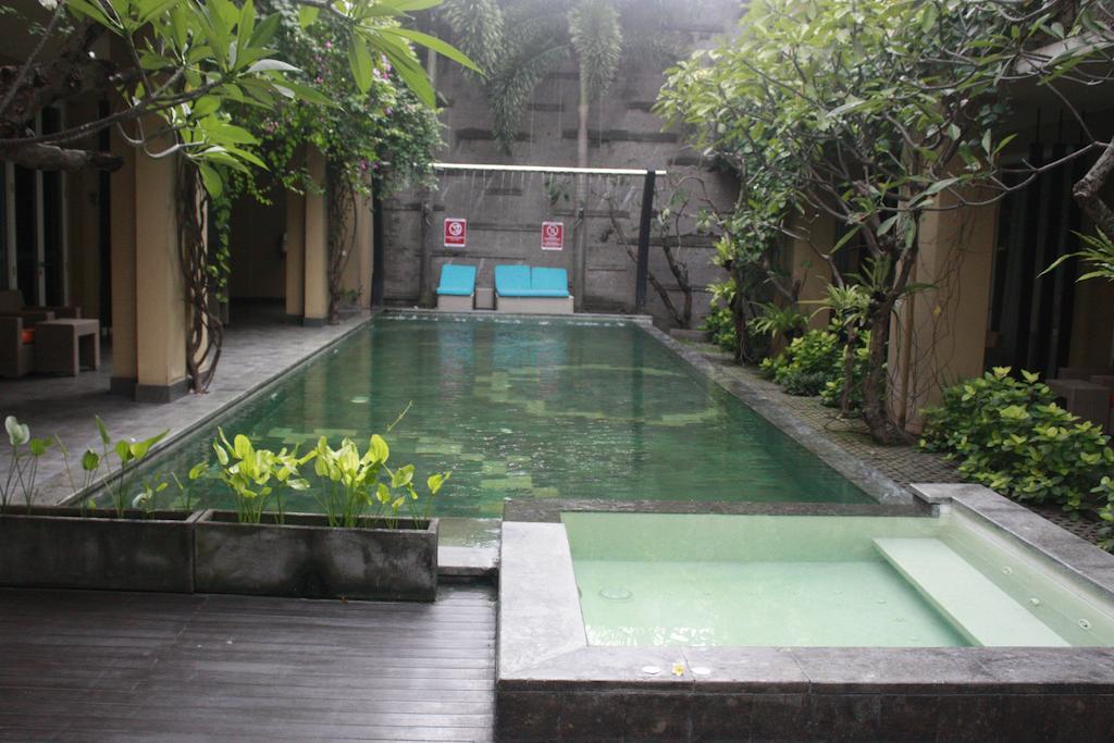 100 Sunset Boutique Hotel Kuta  Exterior photo